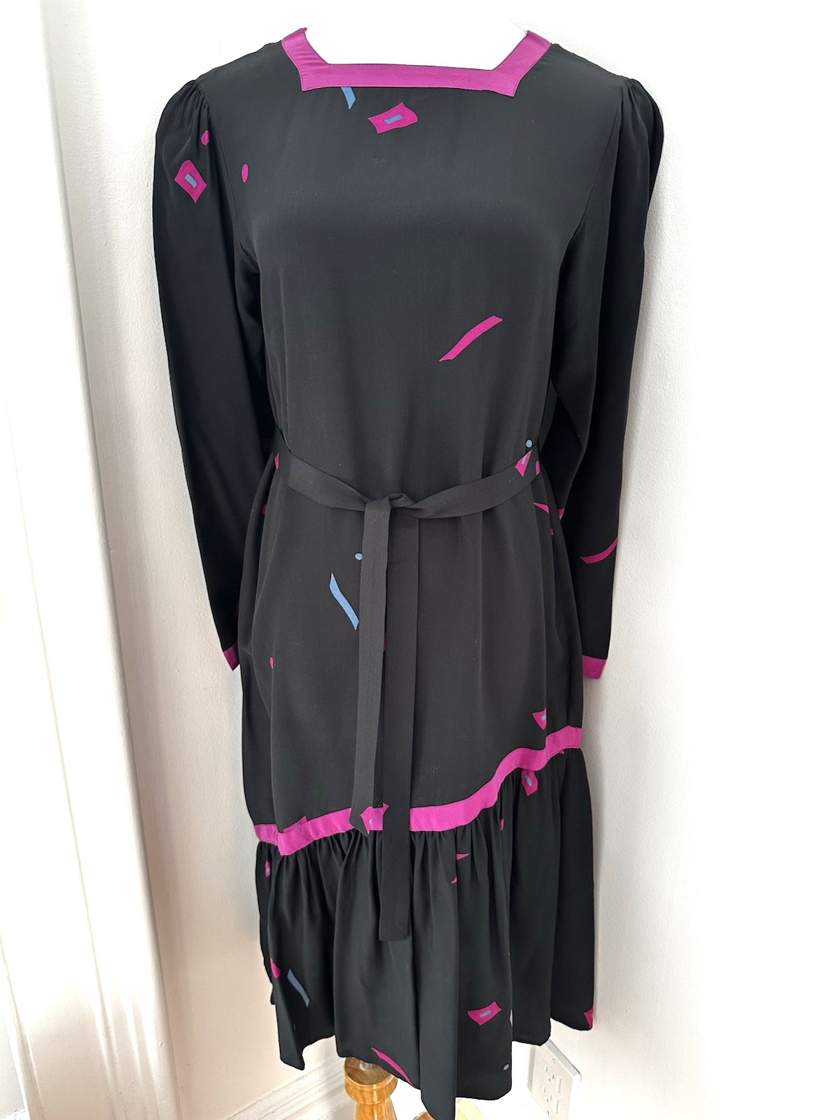 Vintage 1980s Flora Kung 100% Silk Dress Long Sleeve Belted Geometric Size 6