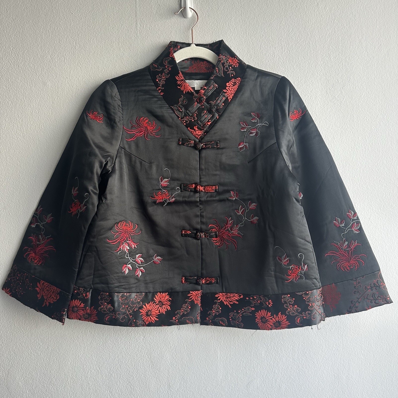 Vintage Oriental 100% Silk Hand Embroidered Jacket w/ Double Frog Buttons Collar