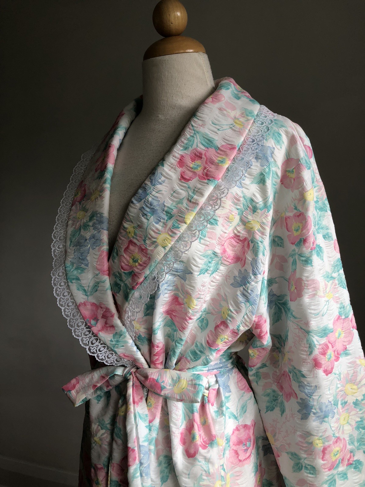 STUNNING NWT VTG CACHET Floral PolyCottton & White Lace Full-length Robe SZ M