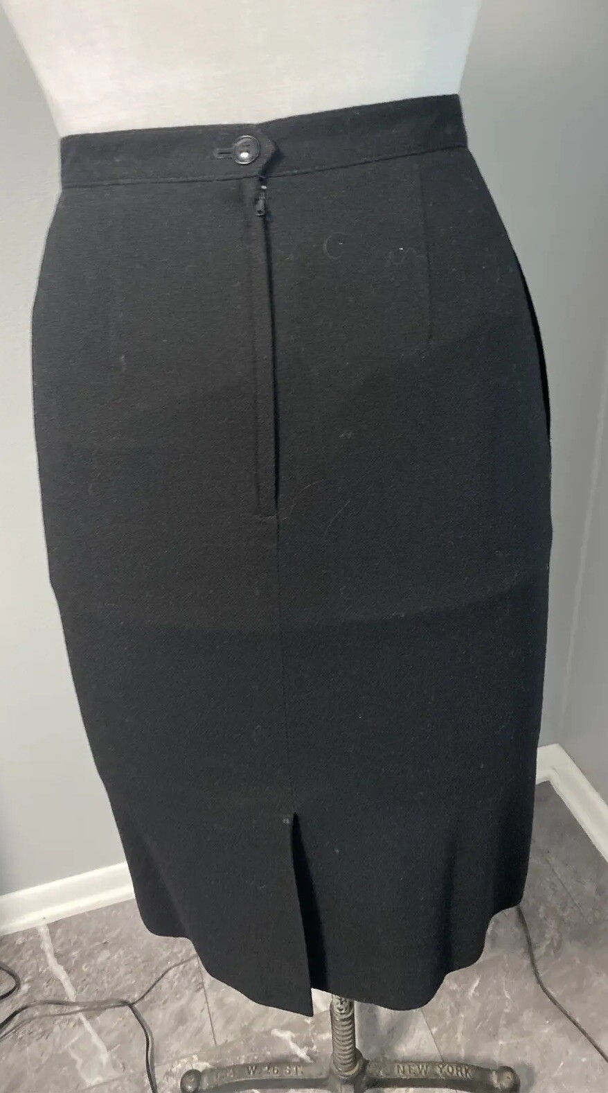 Vtg BERT NEWMAN 2-Pc Wool Black/Red Skirt Asymmetric Button Jacket Suit SZ 10