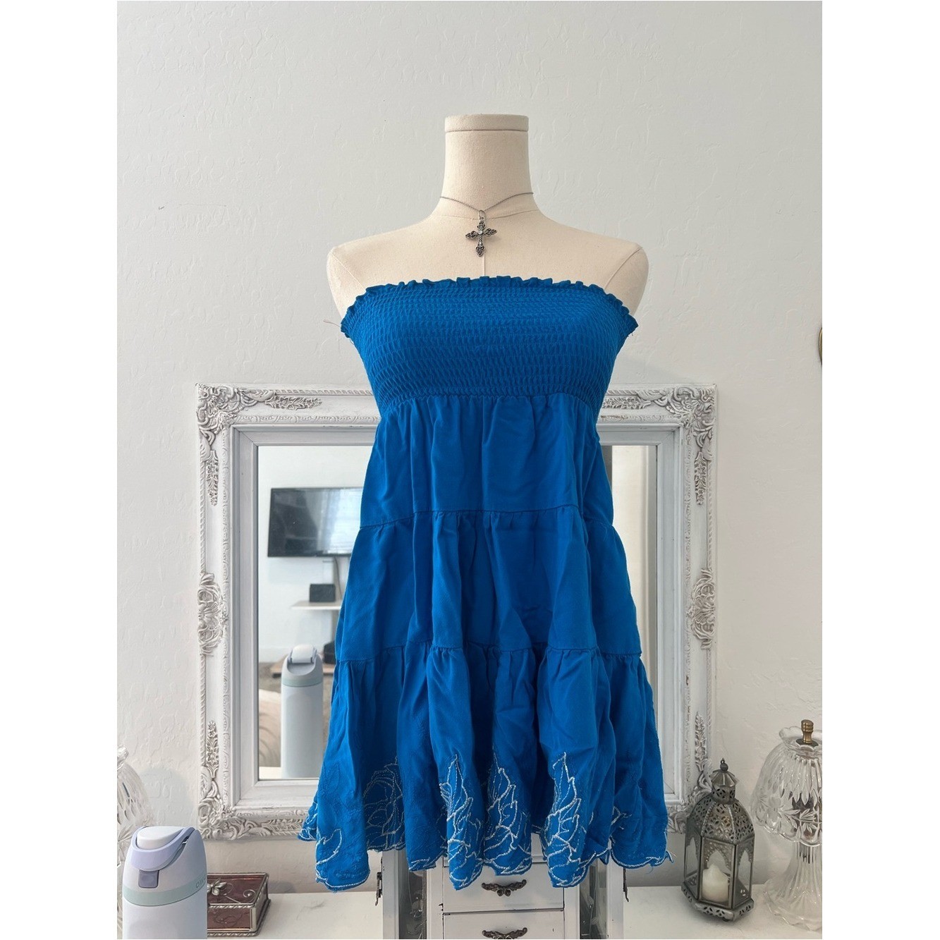 vintage forever 21 blue babydoll top with white embroidered floral patterns