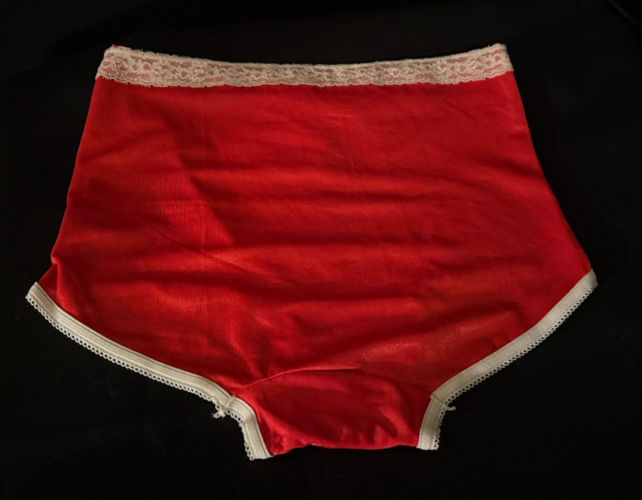 Vtg WOMENS « QUEEN SIZE » FULL FIGURE red nylon PANTIES, LADY BETTY, NOS w/ TAGS