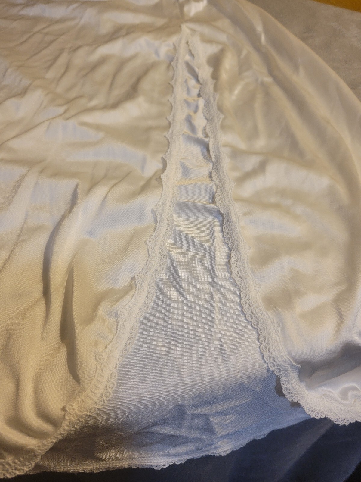 Vintage Shadow Line Off White Long Slip. Size Large. 29.5&Prime; Long