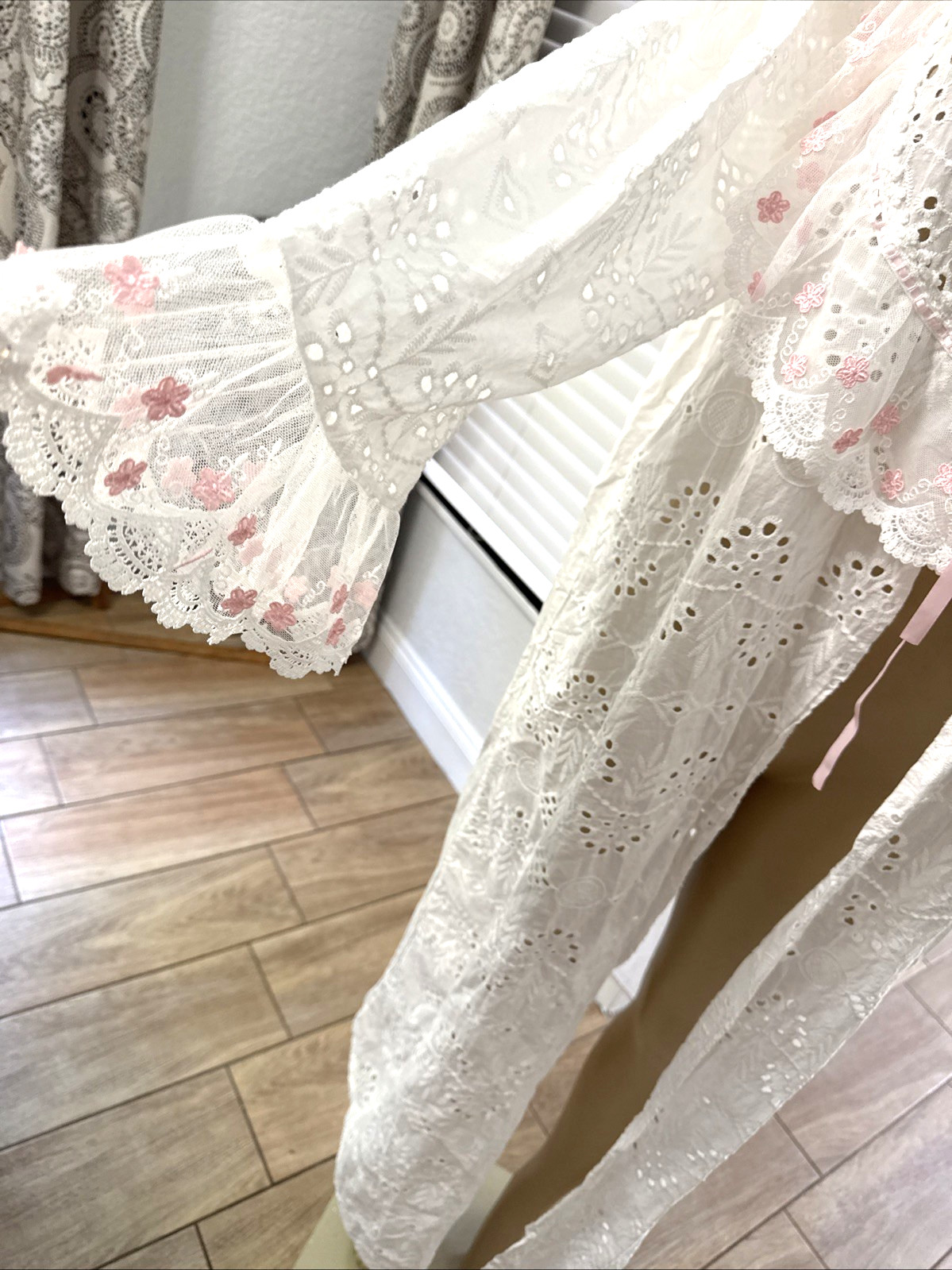 Vintage Eyelet White Ruffled Robe with Pink Ribbon Bell Cuffs Stunning Sz XL bt