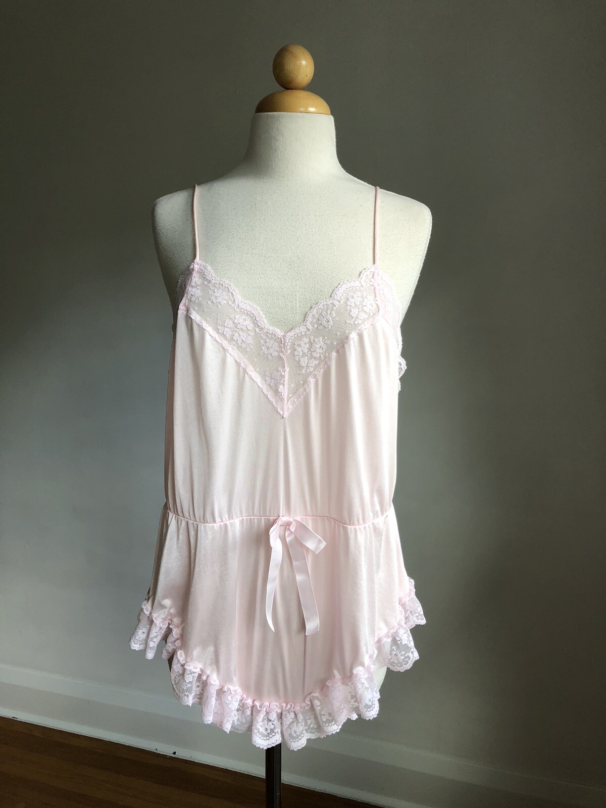 GORGEOUS VTG GILLIGAN O’MALLEY Pink Nylon & Lace Teddy Romper Lingerie SZ S/M