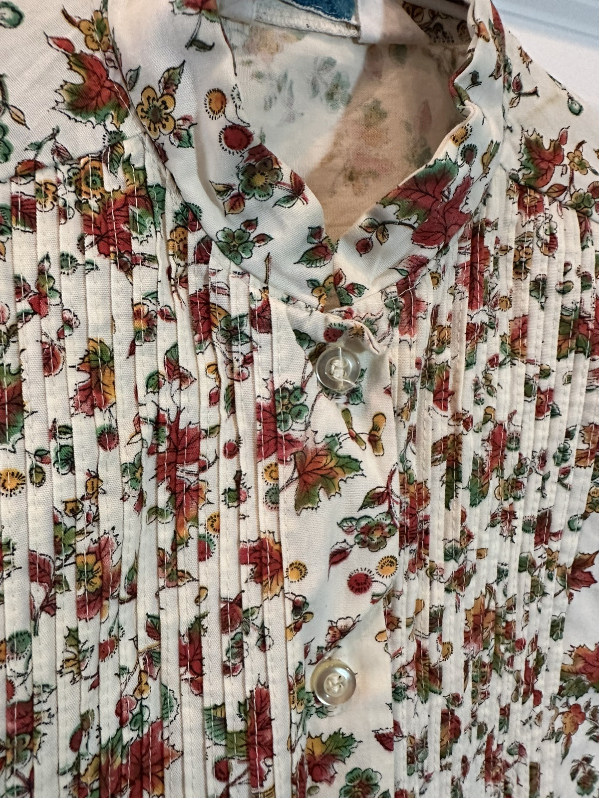 Vtg 1970s Blouse Carol Brent Maple Leaf Print Tuxedo Pleated Top Montgomery Ward