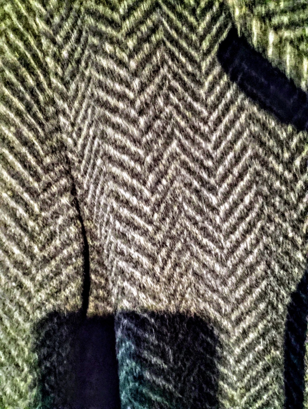 MAN IN WOOL-Black Men&rsquo;s Double Breasted Long Herringbone Wool Trench (Brazil) XL