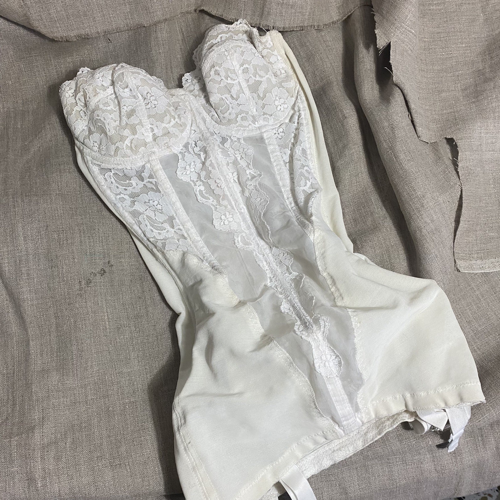 Marry Widow Vintage 50-60’s white strapless corset 33b