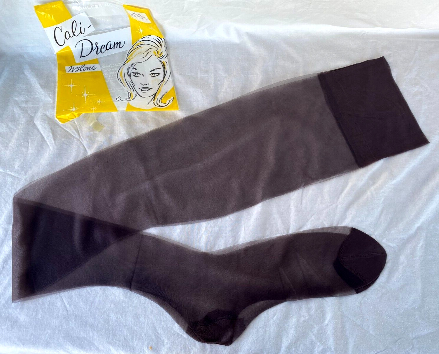 VTG 60s..SEAMLESS MESH..OFF BLACK..NYLON..STOCKINGS..NIP..TALL..11.5-12