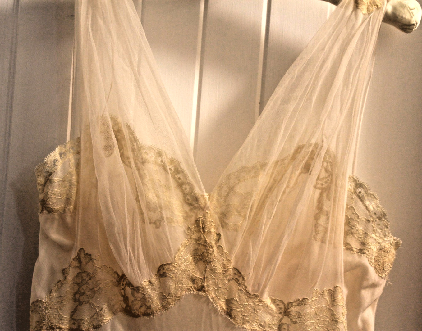 Vintage Vanity Fair Sheer Chiffon Negligee Peach Ecru Lace Sz 38 Long Nightgown