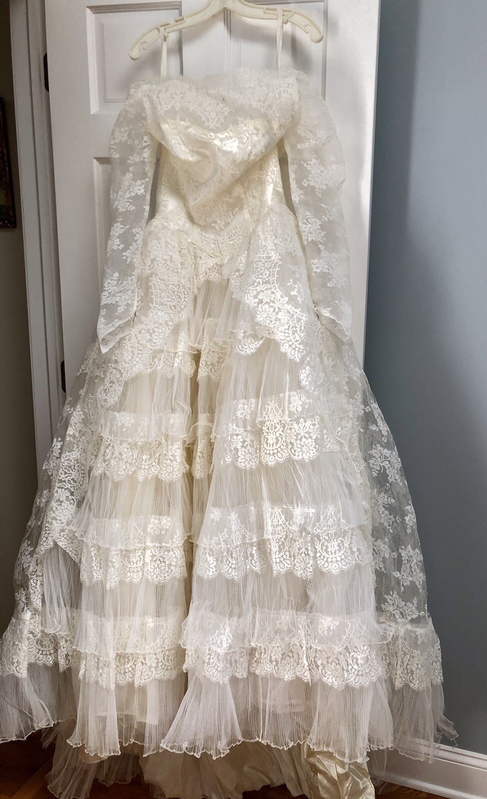 Vintage 1950s Princess Bride Wedding Gowns Ivory Illusion Chantilly Lace Dresses