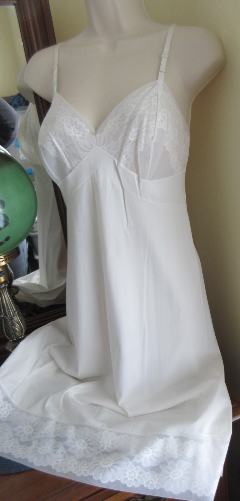 VANITY FAIR IVORY NYLON 4&Prime; CHIFFON LACE full slip nightgown size 38 bust 40&Prime; USA