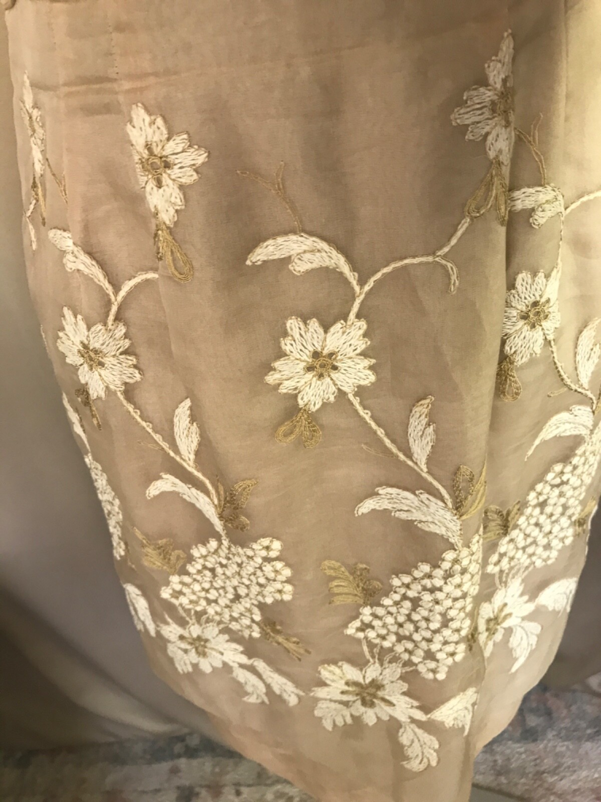 Vintage « Union » made with silk & taffeta flowerly embroidered ivory/peach dress