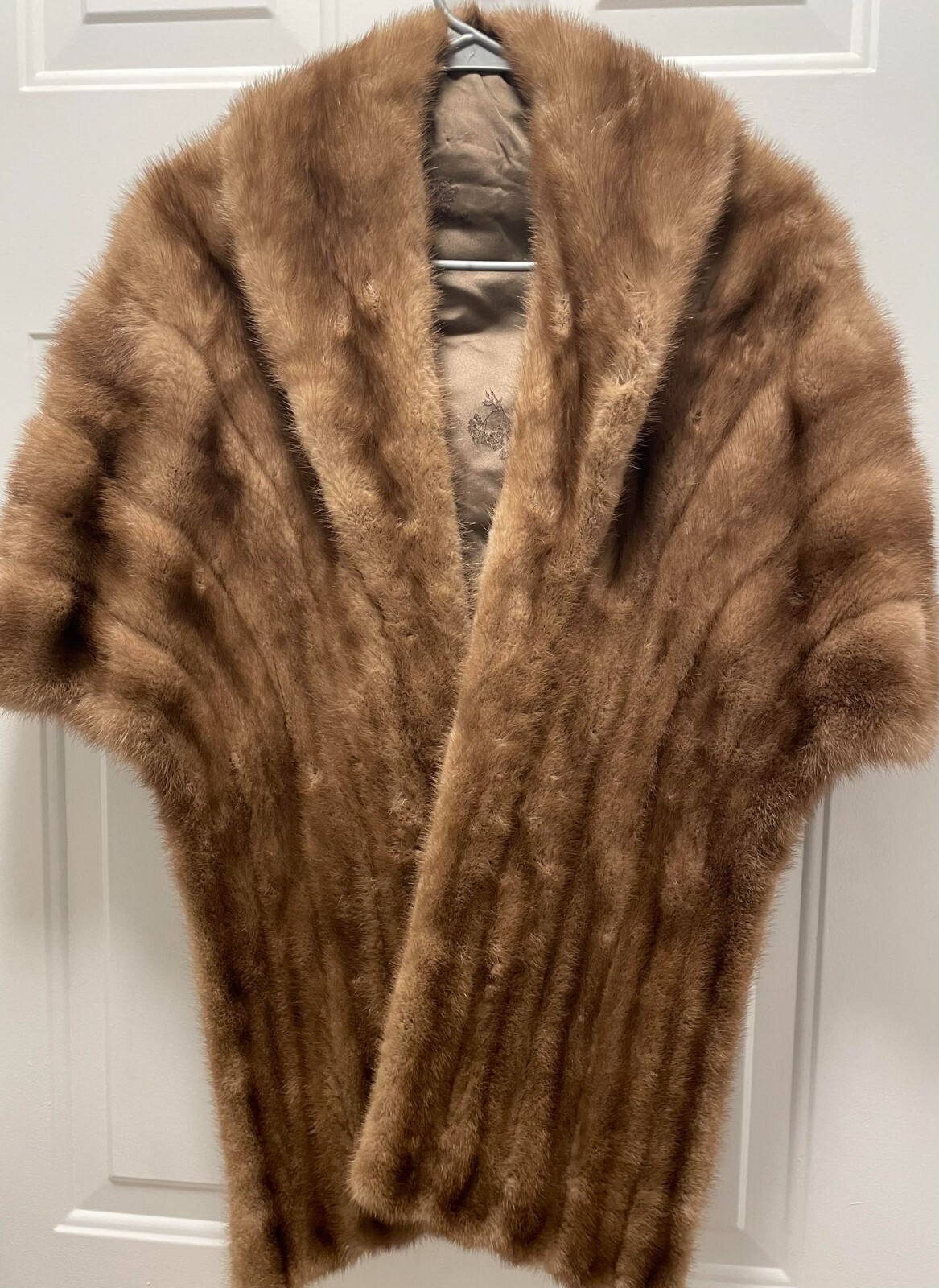 HIGH QUALITY VINTAGE FUR SHAWL BY LEE KAUFMAN FURS