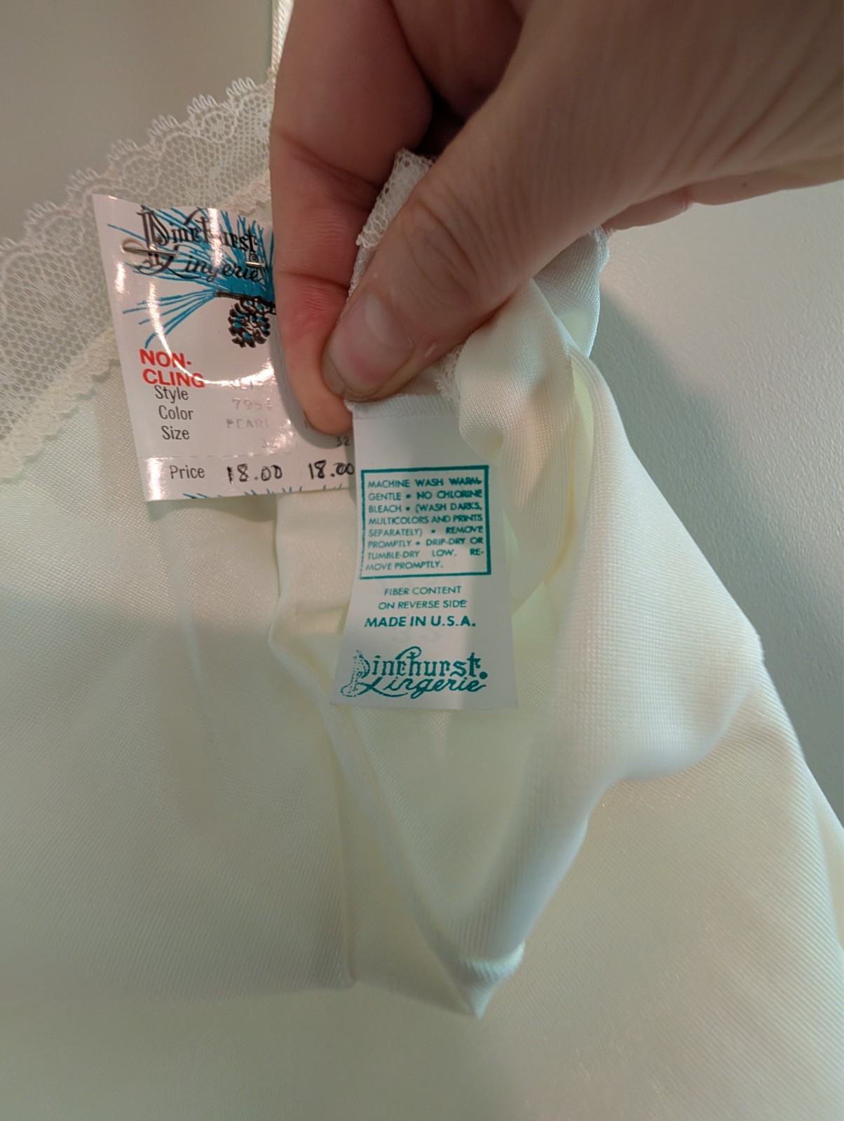 Vintage Pinehurst 32 Pearl Full Slip, Nylon, MADE IN USA, New not perfect