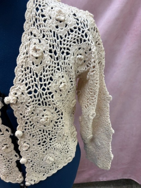 Vintage Boho 1970s Reference Point Crochet Floral Top – Ivory- size Med