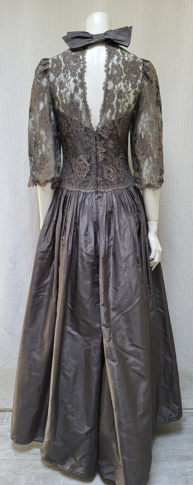 Vintage Nina Ricci Haute Boutique Gray Silk Taffeta & Lace Ball Gown Dress – XS