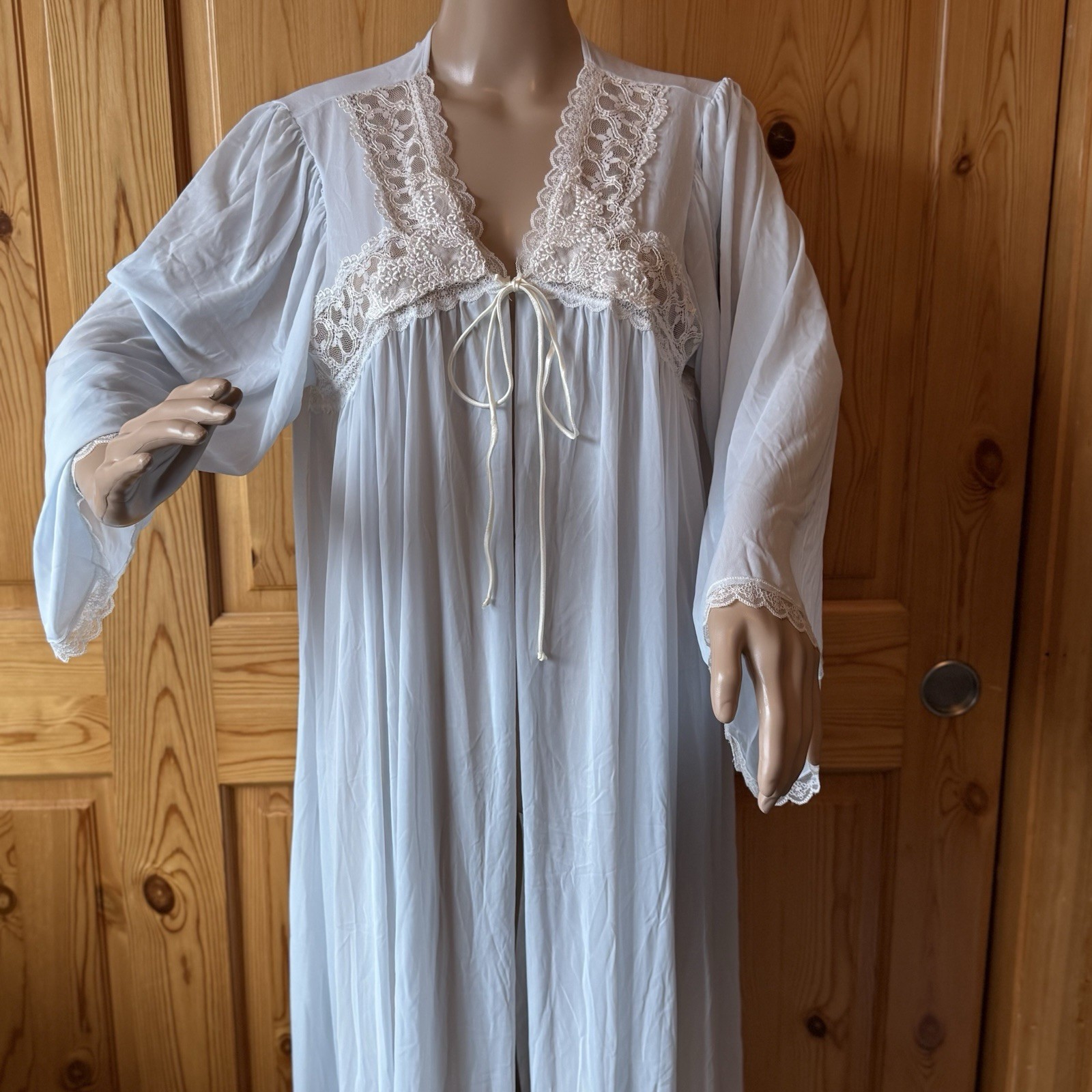Vintage 70s Miss Elaine Peignoir Robe Size L 100% Nylon Blue White Lace