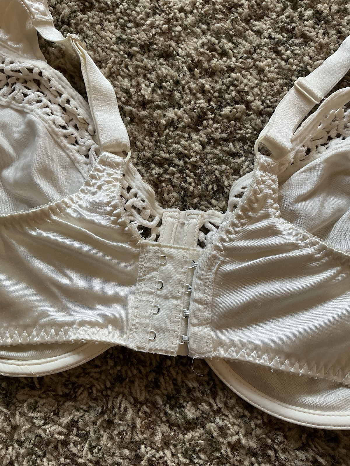 Vintage Olga Bra 38DD Cream Unlined Underwire Satin Second Skin Type #33511
