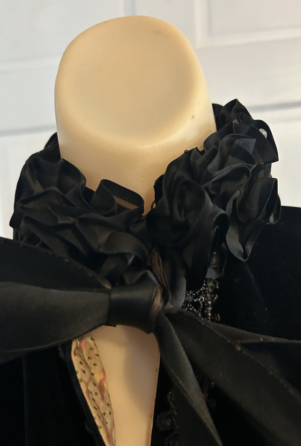 Vtg Victorian Gothic Steampunk Witchy Velvet Capelet Cape Beaded Ruffle Collar