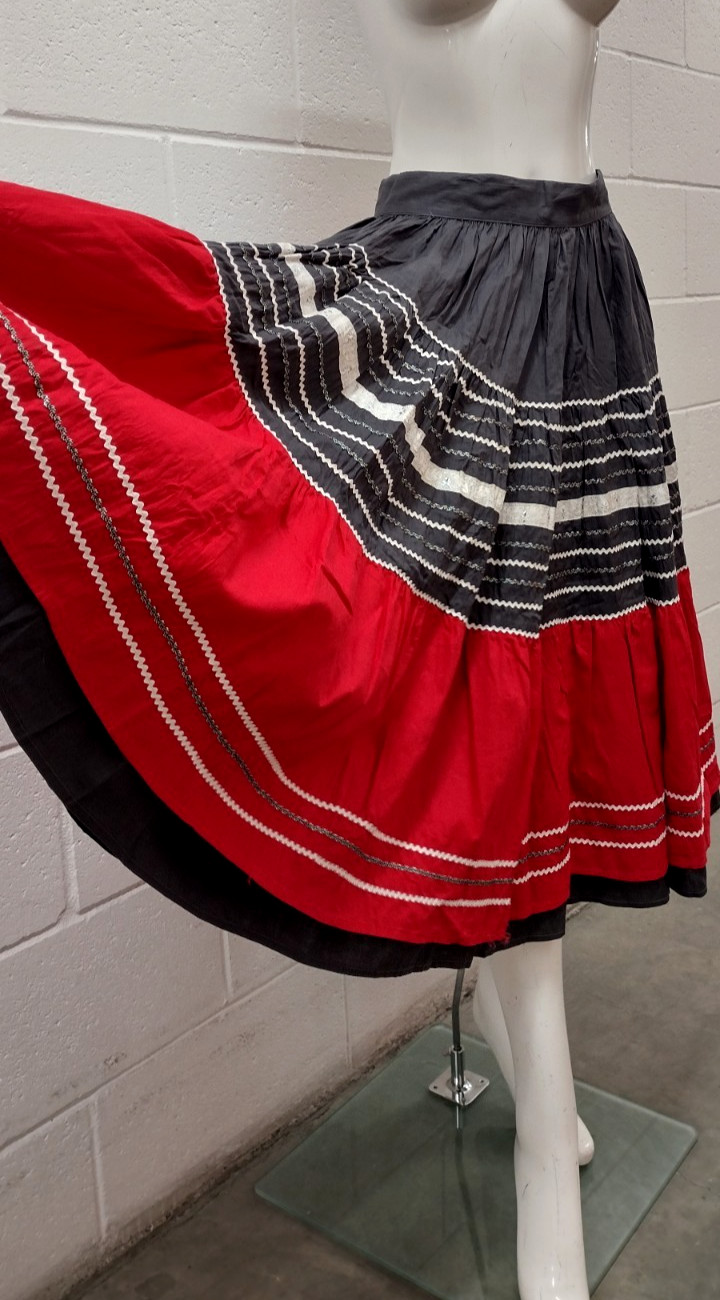 Vintage Country Red Country Skirt 28 Gray Cotton Talon Zip Silver Metallic Trim