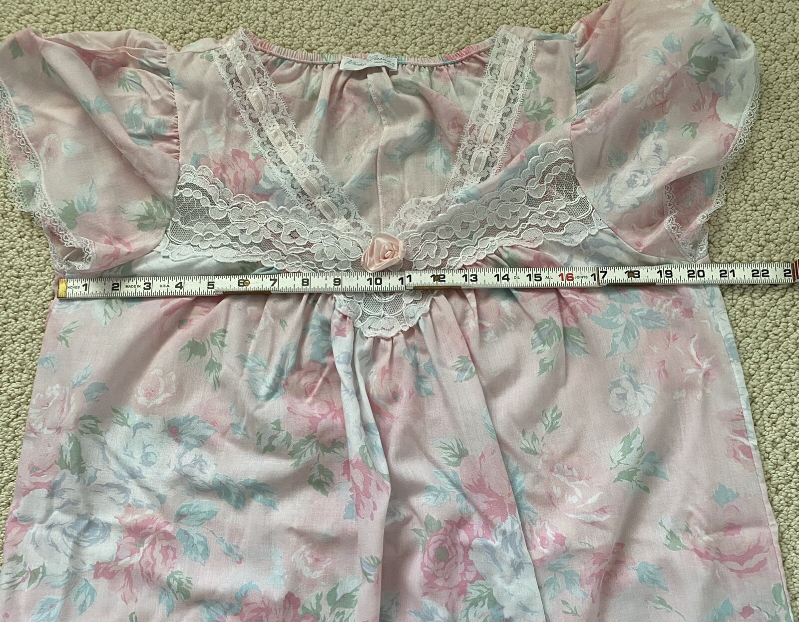 Vintage Miss Elaine Women&rsquo;s Floral Nightgown with Flutter Sleeves SZ M