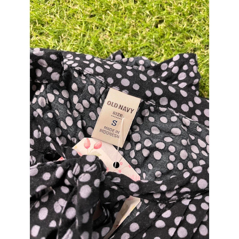 Old Navy Black and White Polka Dot Shorts Size Small Pleats Ties