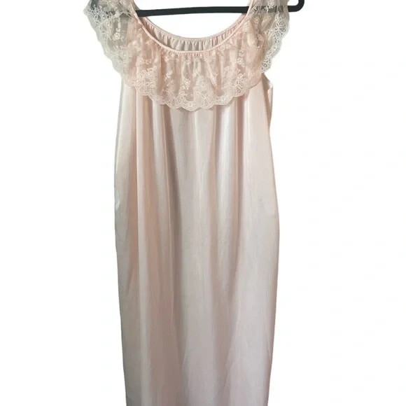 Vintage Stardust peach blush negligée 💯 nylon size 42 lace chemise nightie