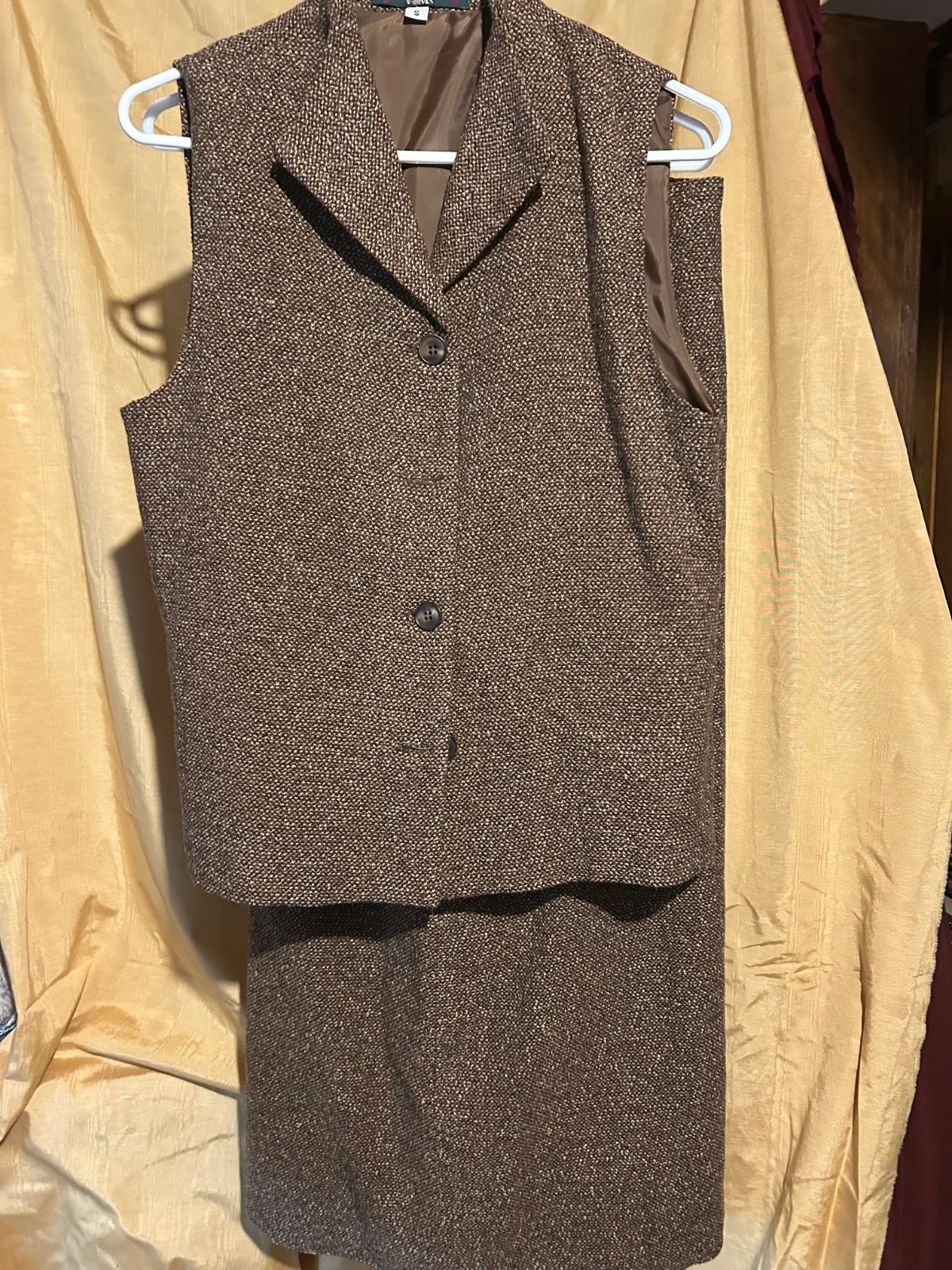 Vintage Orvis woman&rsquo;s Tweed Suit brown sz S shoulder 13in skirt lengt