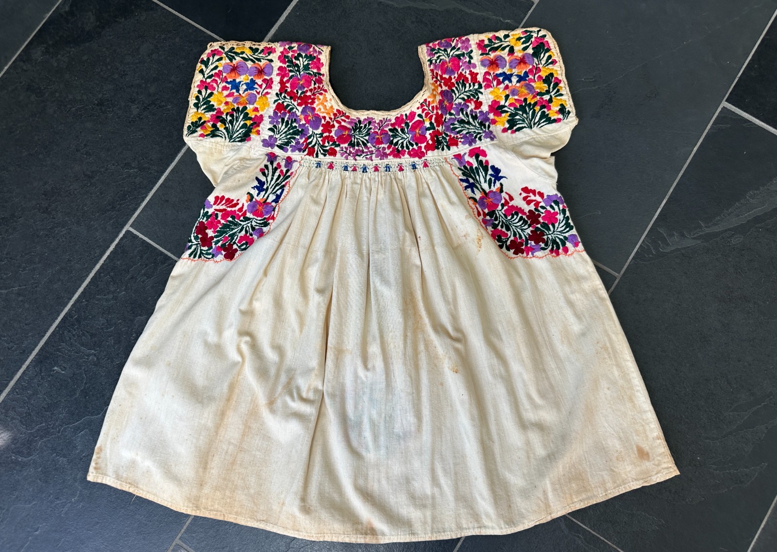 Vintage 1970s Mexican Peasant Top Hand Embroidered Figural People Wounded Bird