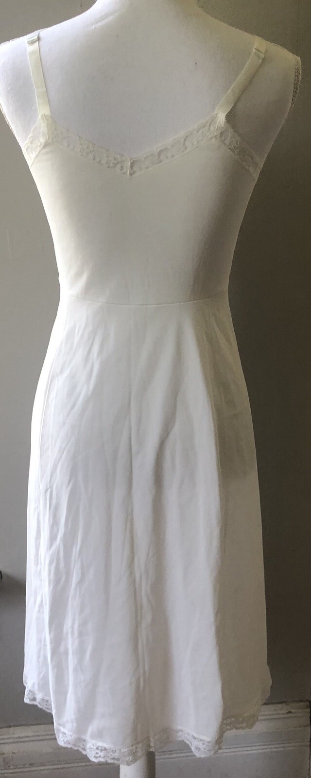 Vintage Gossard Artemis Lace Nylon Full Slip Lingerie 32C Beautiful