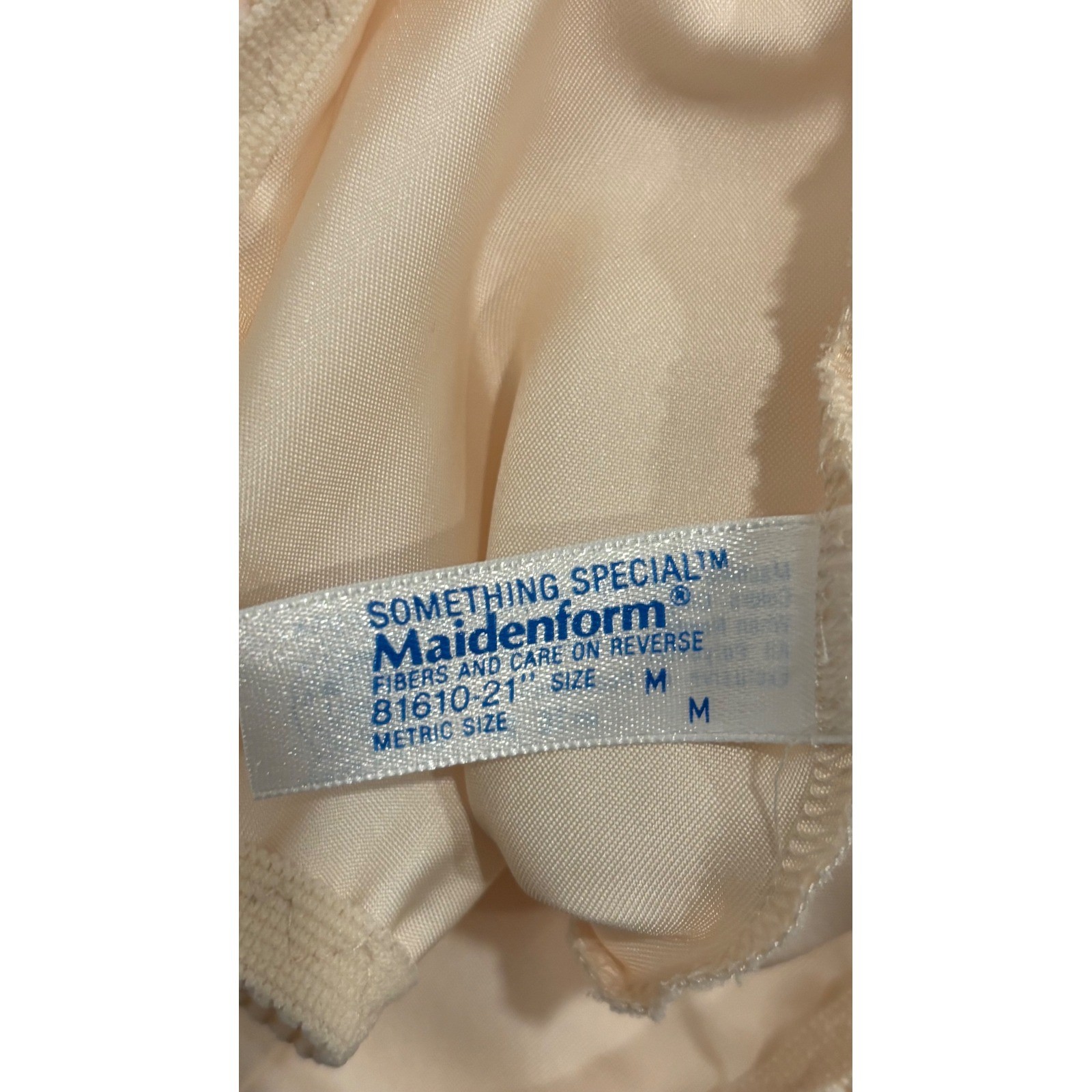 Maidenform Something Special Vintage Lace Trim Half Slip Peach Beige 81610-21 M