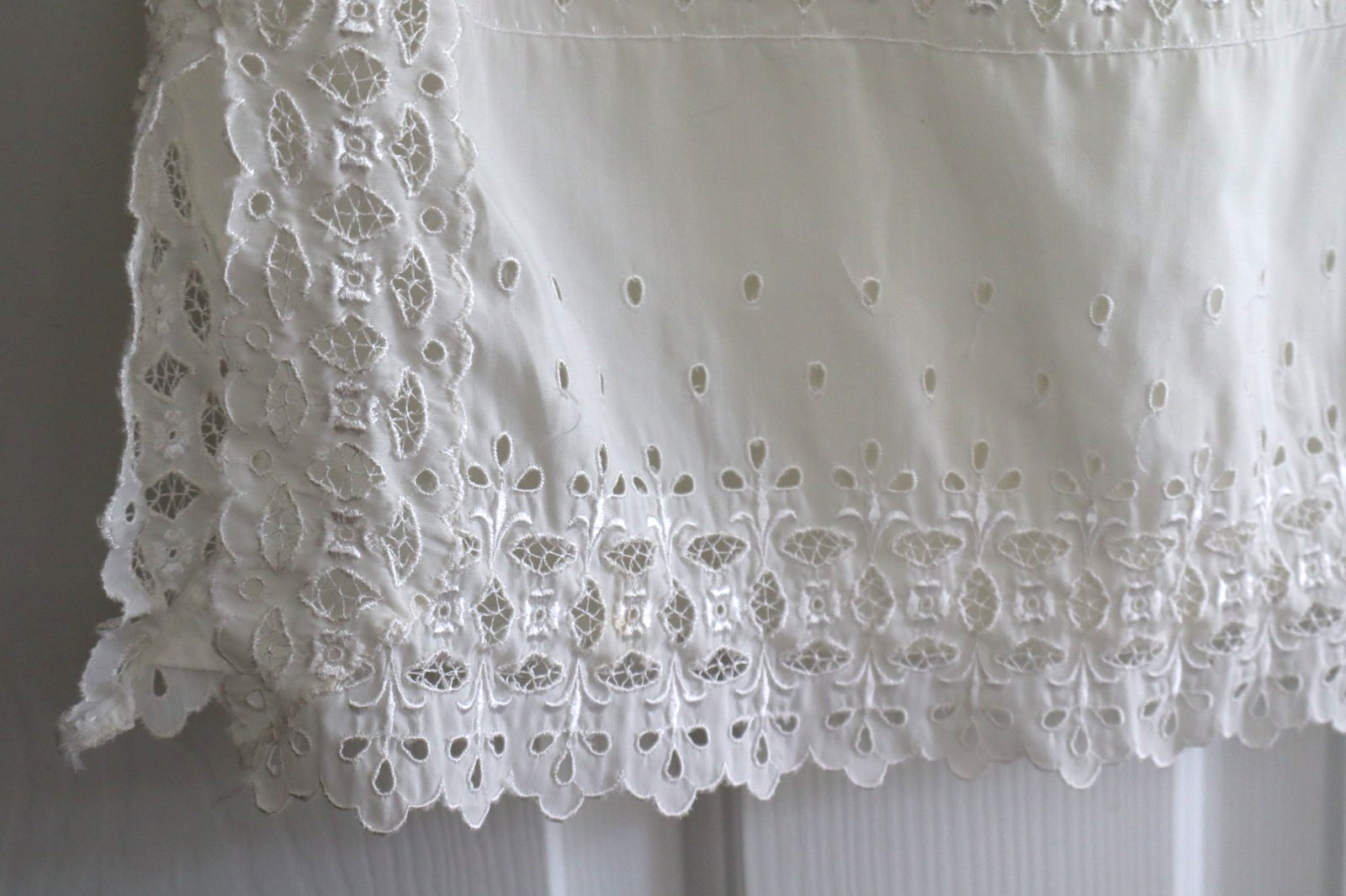 Vtg White Applique Cut Out Half Slip Side Slits Union Lady Lynne- Large Eyelet