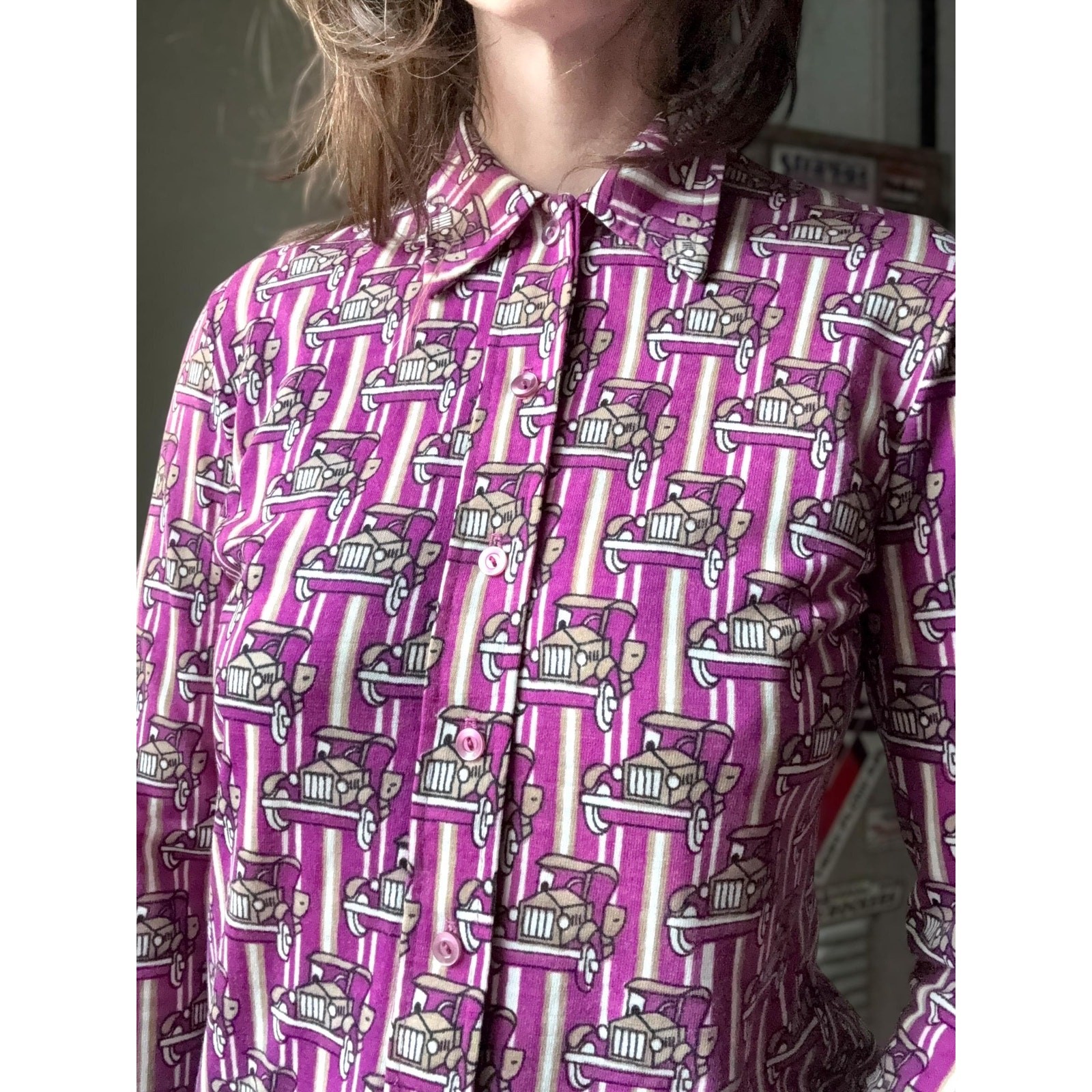 Vintage 70s Novelty Print Button Up Shirt | Antique Car | Magenta | M