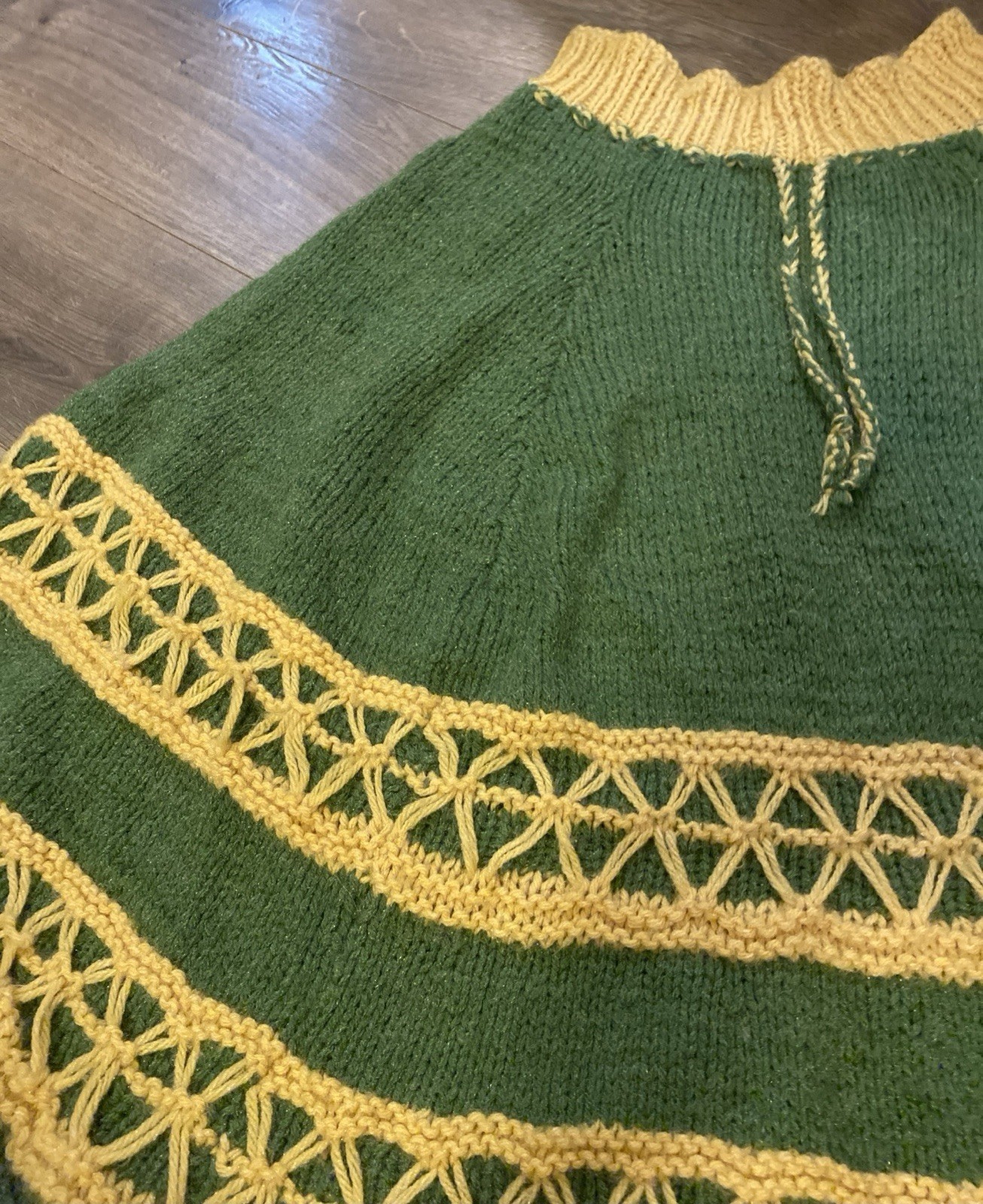 Wool Handmade Cape Poncho W/Drawstring Green Yellow 9” Opening 25.5”long Vintage