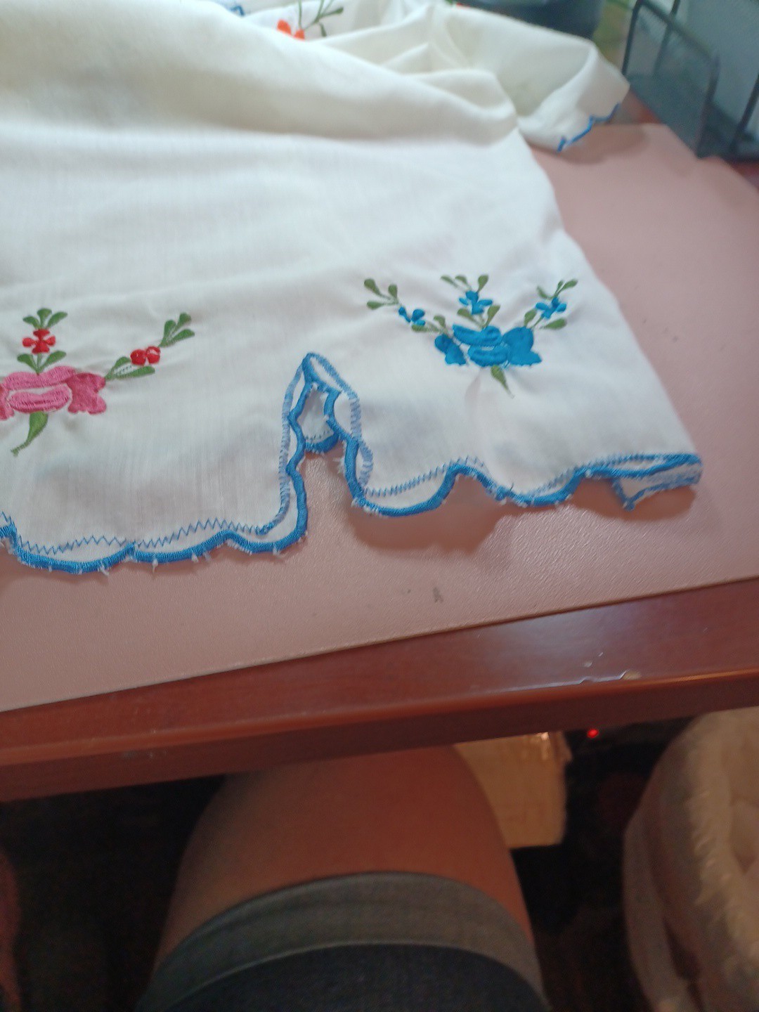 Sweet Vintage Embroidered Lightweight Mexican Style Top