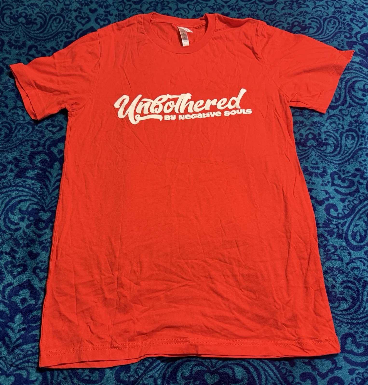 vintage “UNBOTHERED by NEGAGATIVE SOULS” T-SHIRT WOMEN’S M medium RED S/S canvas
