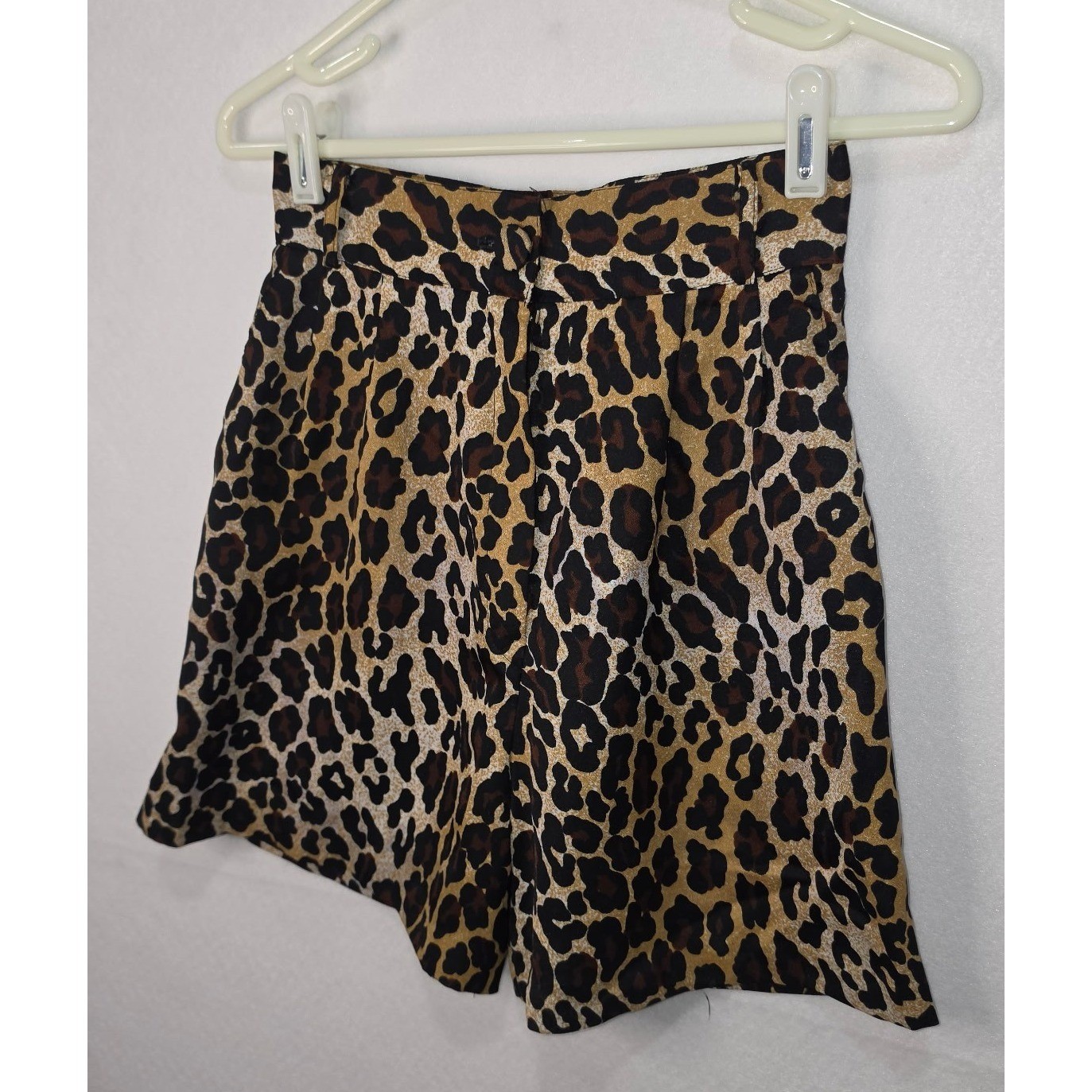 Vintage Leopard Print High Waisted Pleated Shorts Brown Tan Size 6 Made in USA
