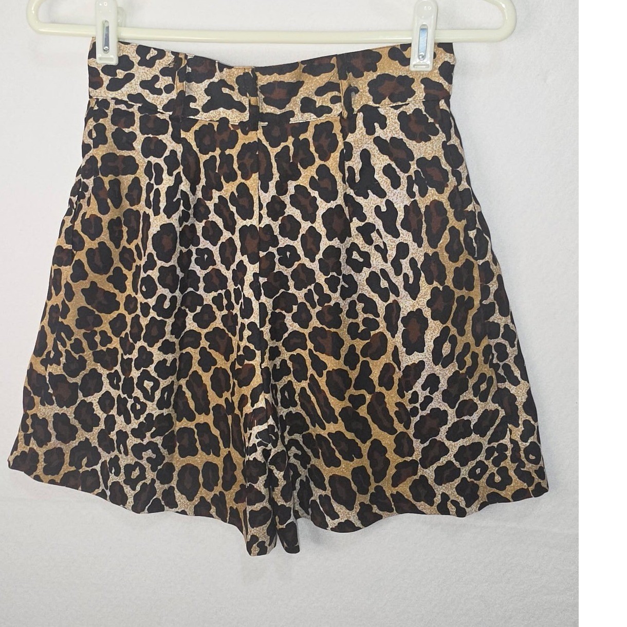Vintage Leopard Print High Waisted Pleated Shorts Brown Tan Size 6 Made in USA