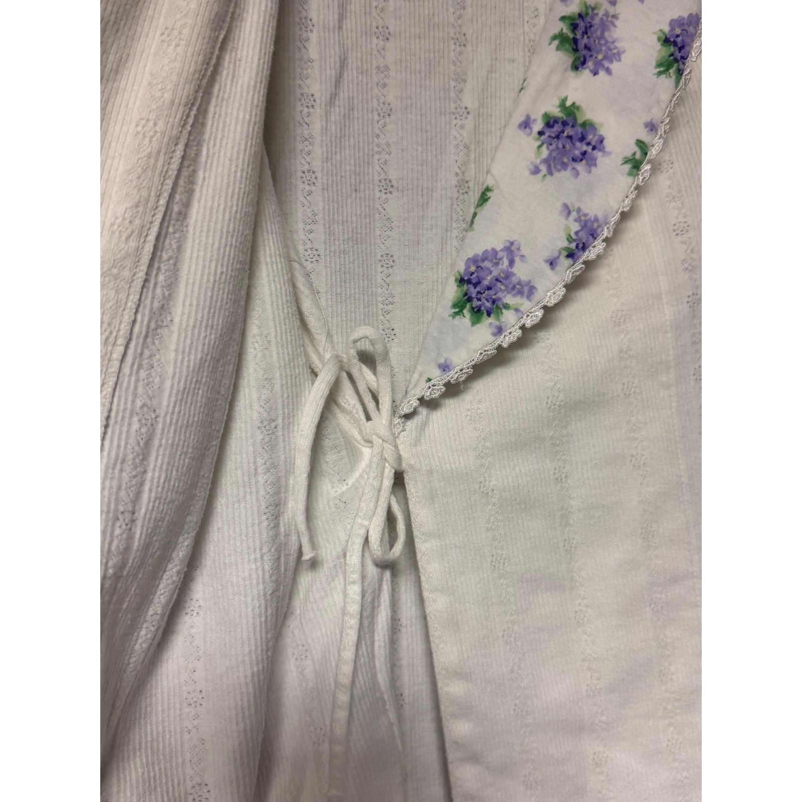 Vintage Eileen West Robe White Pointelle Floral Trim Wrap Petite USA Made 1993