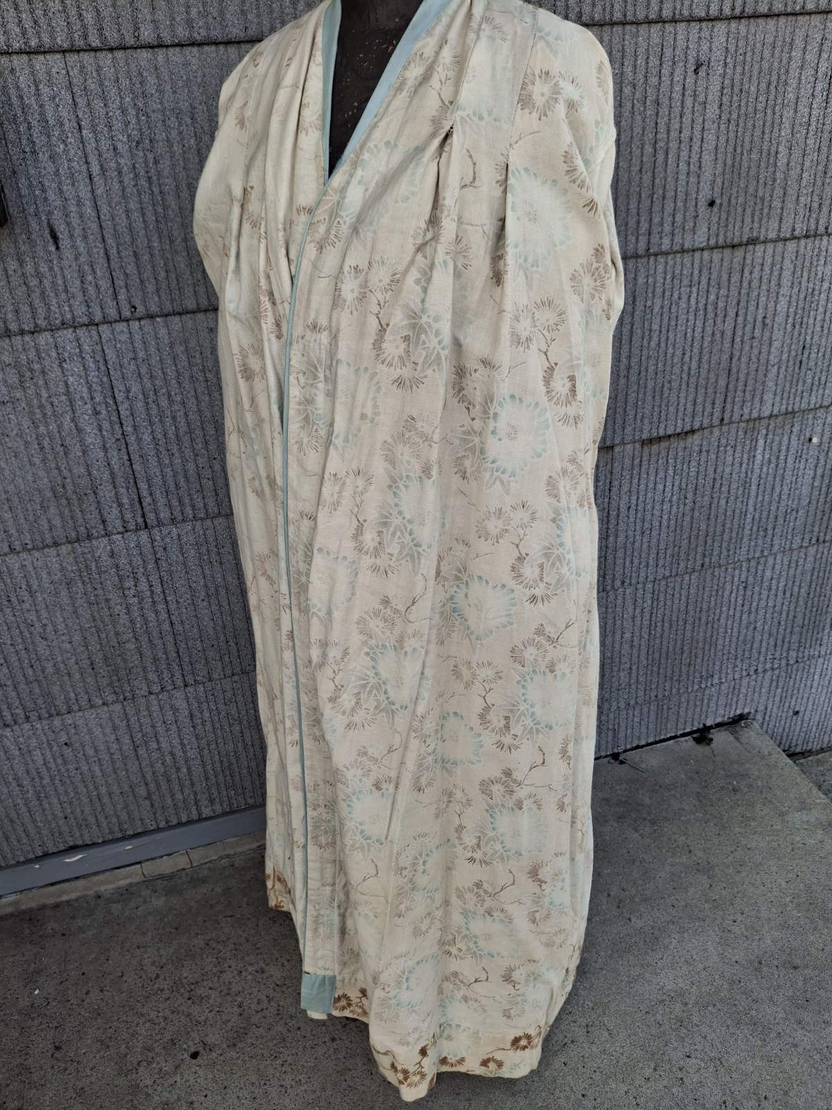 Vintage 1890s 1900s Victorian Edwardian flannel silk robe cream brown blue Asian