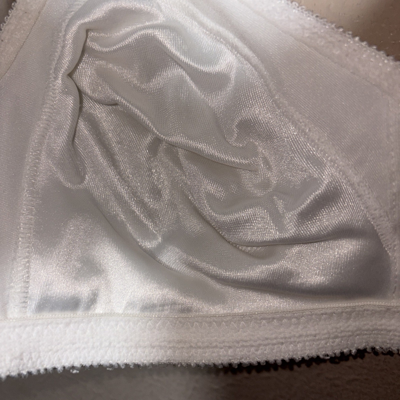 36C White Nylon Wireless Vintage BALI Bra #3820 Shiny Satin Soft Cup