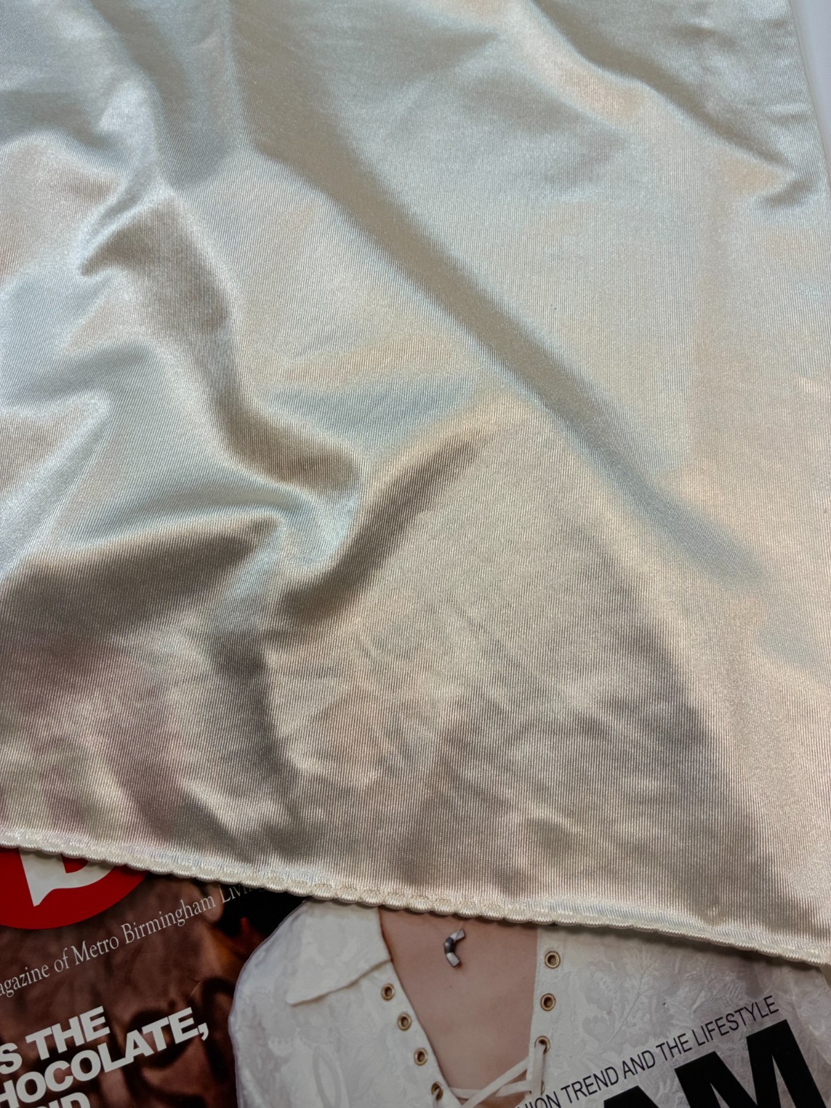 Vintage VANITY FAIR FULL SLIP Ivory Size 36 24&Prime; Medium NYLON Stretch Lace Liquid
