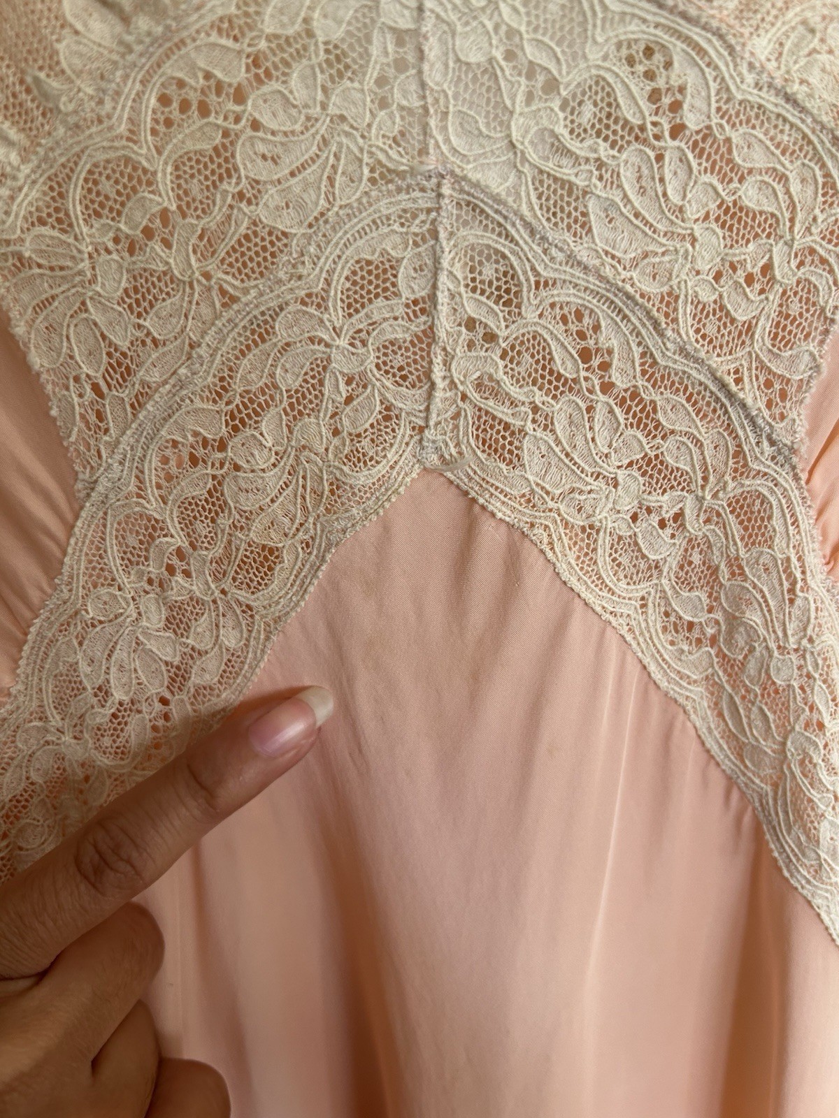 1940s Peach Pink Lace Bias Cut Slip