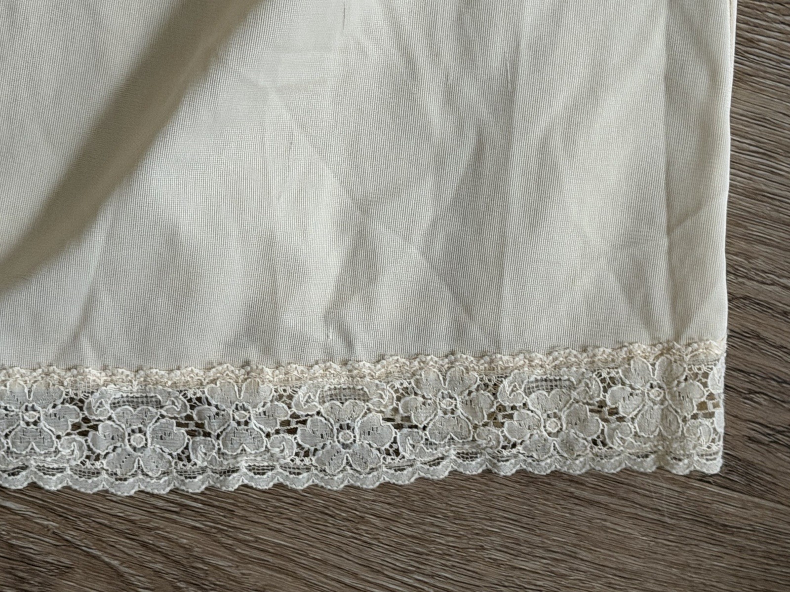 Vintage Vanity Fair Full Slip Dress Lingerie Womens 38 Nylon Lace Ivory
