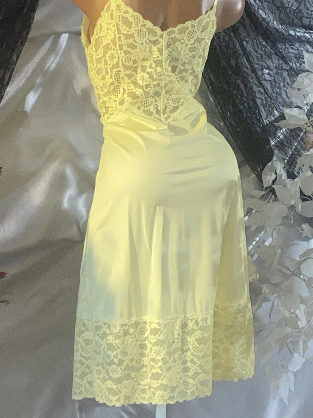 VTG SILKY Nylon VAN RAALTE YELLOW DRESS SLIP 9&Prime; LACE COQUETTE BOMBSHELL GLAM 36