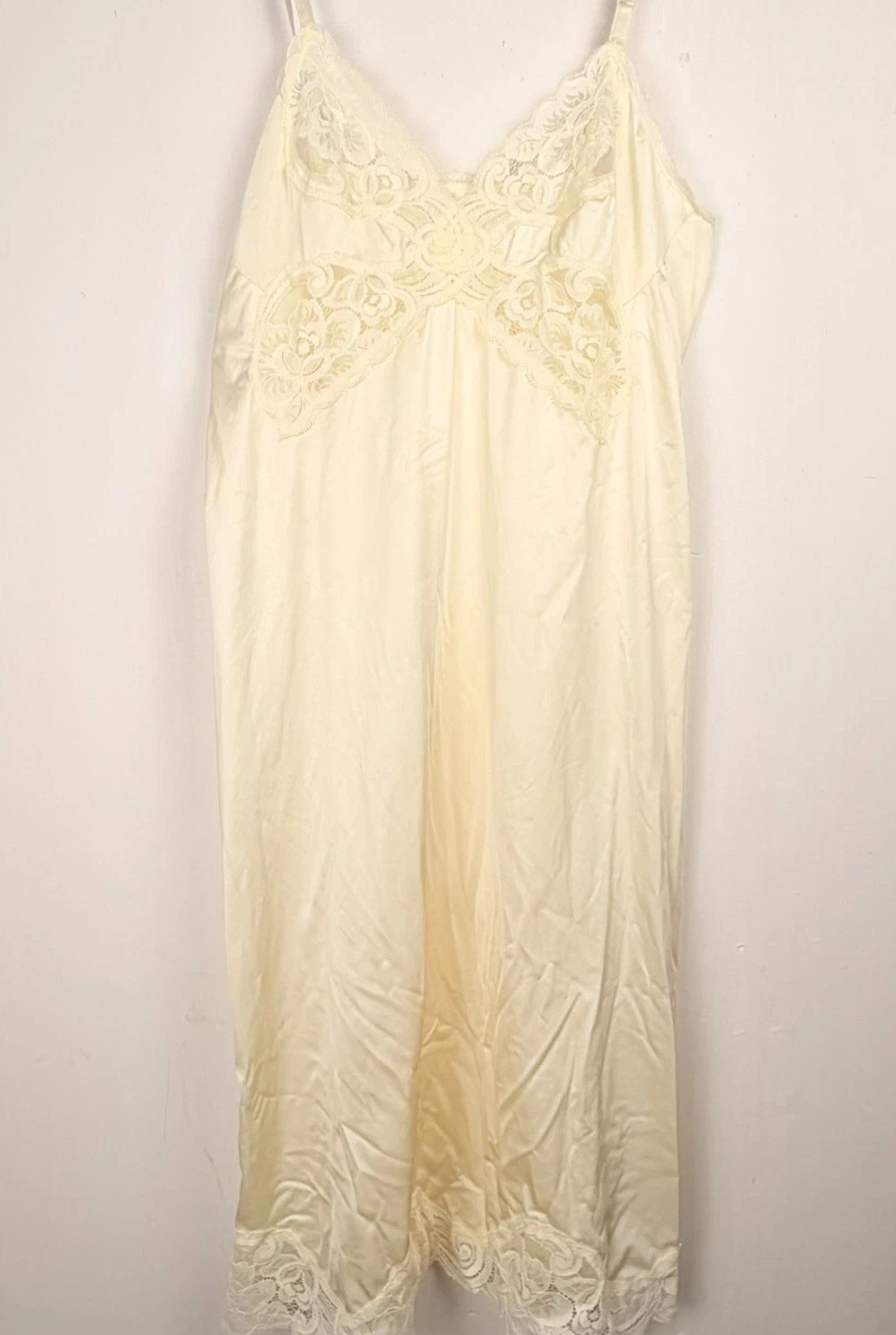 Vanity Fair Womens Slip Size Small – 34 Ivory Lace Bodice Adjustable Luxe VTG
