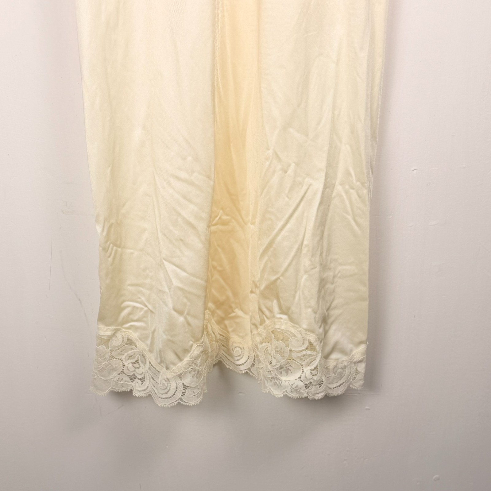 Vanity Fair Womens Slip Size Small – 34 Ivory Lace Bodice Adjustable Luxe VTG
