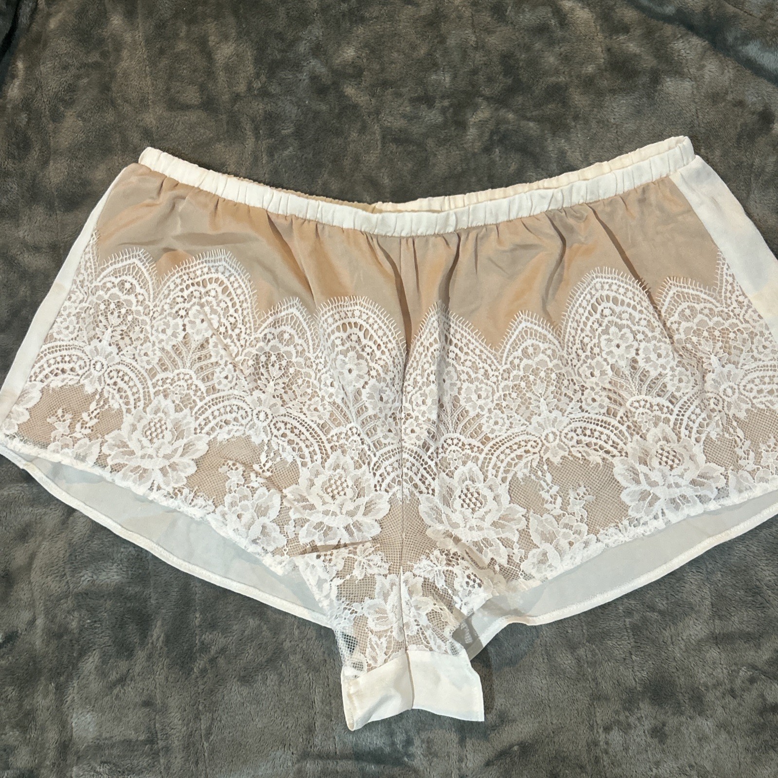 Victoria Secret size M Lace Shorts Lingerie White Beige Intimates Sleepwear