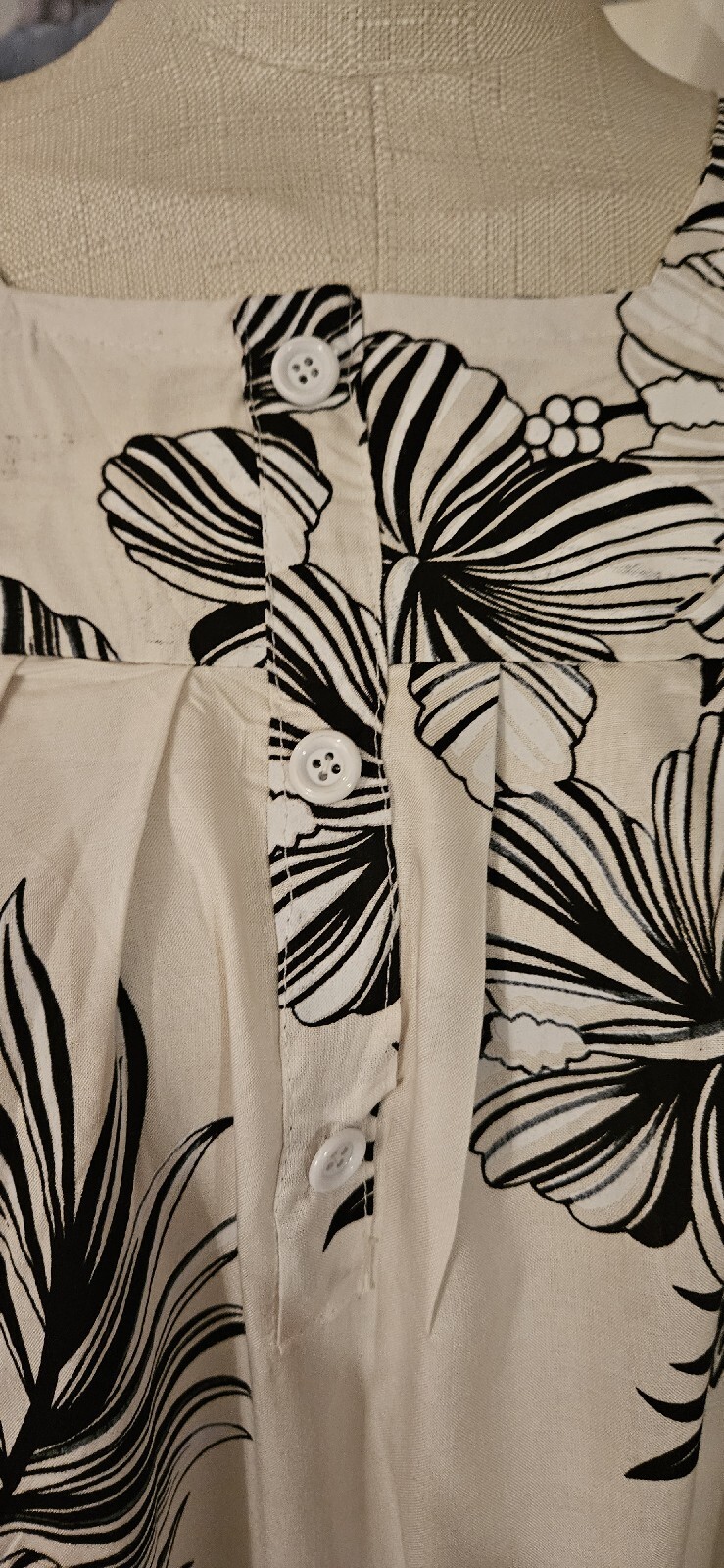 Vintage 1970s / 1980s Cotton Blend Hawiian Floral House Dress As Pictured